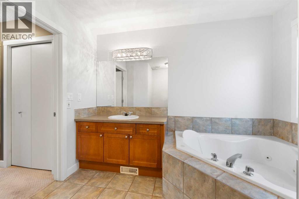 Single Family House for Sale in    Avenue SW South Calgary Calgary 