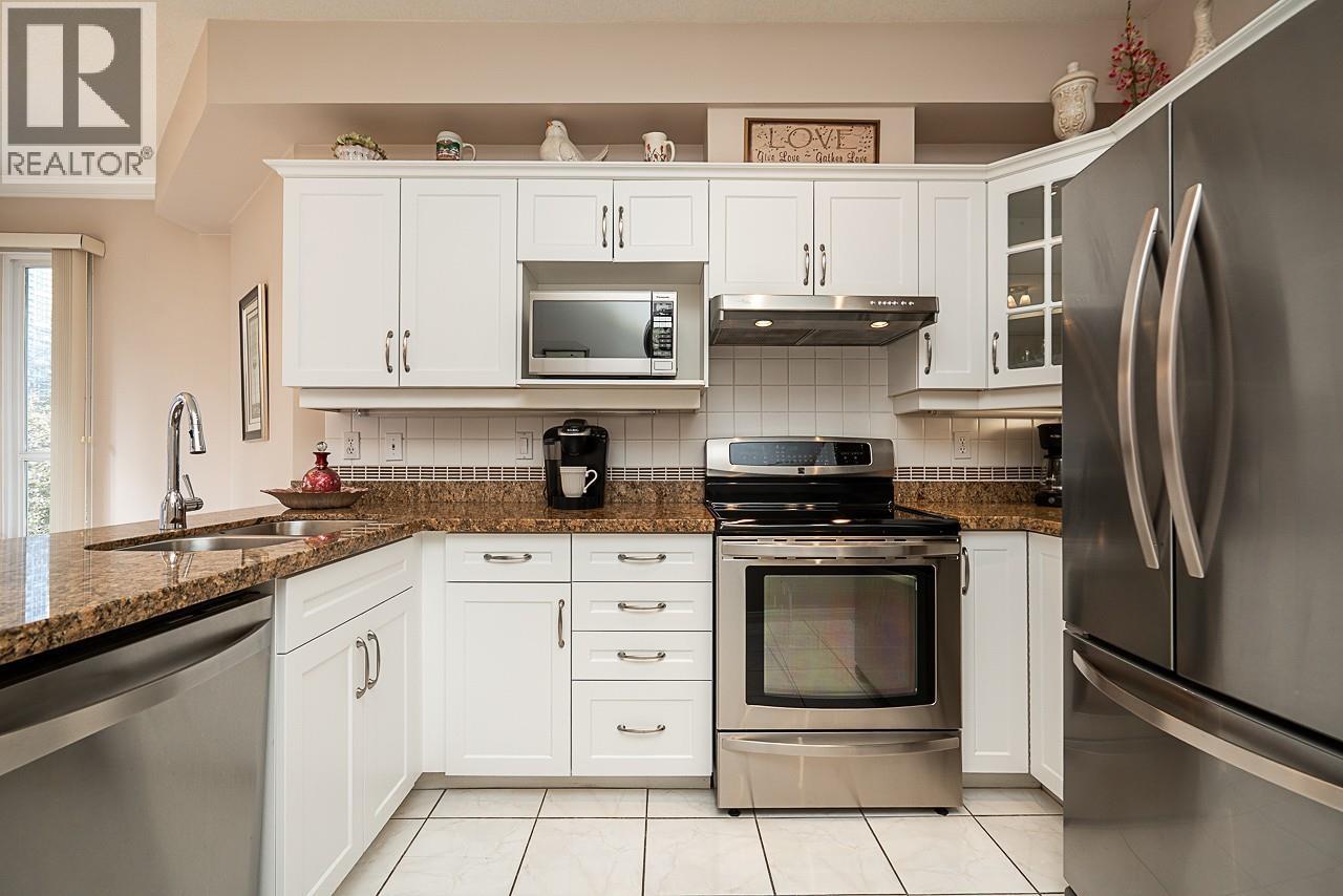 313 3098 GUILDFORD WAY, Coquitlam