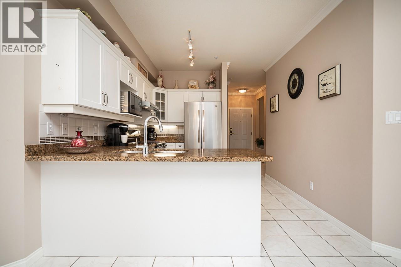 313 3098 GUILDFORD WAY, Coquitlam