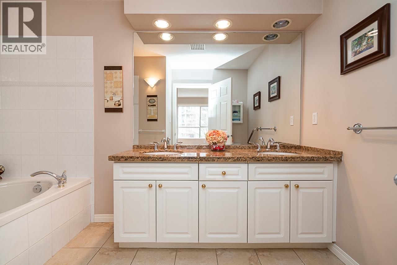 313 3098 GUILDFORD WAY, Coquitlam