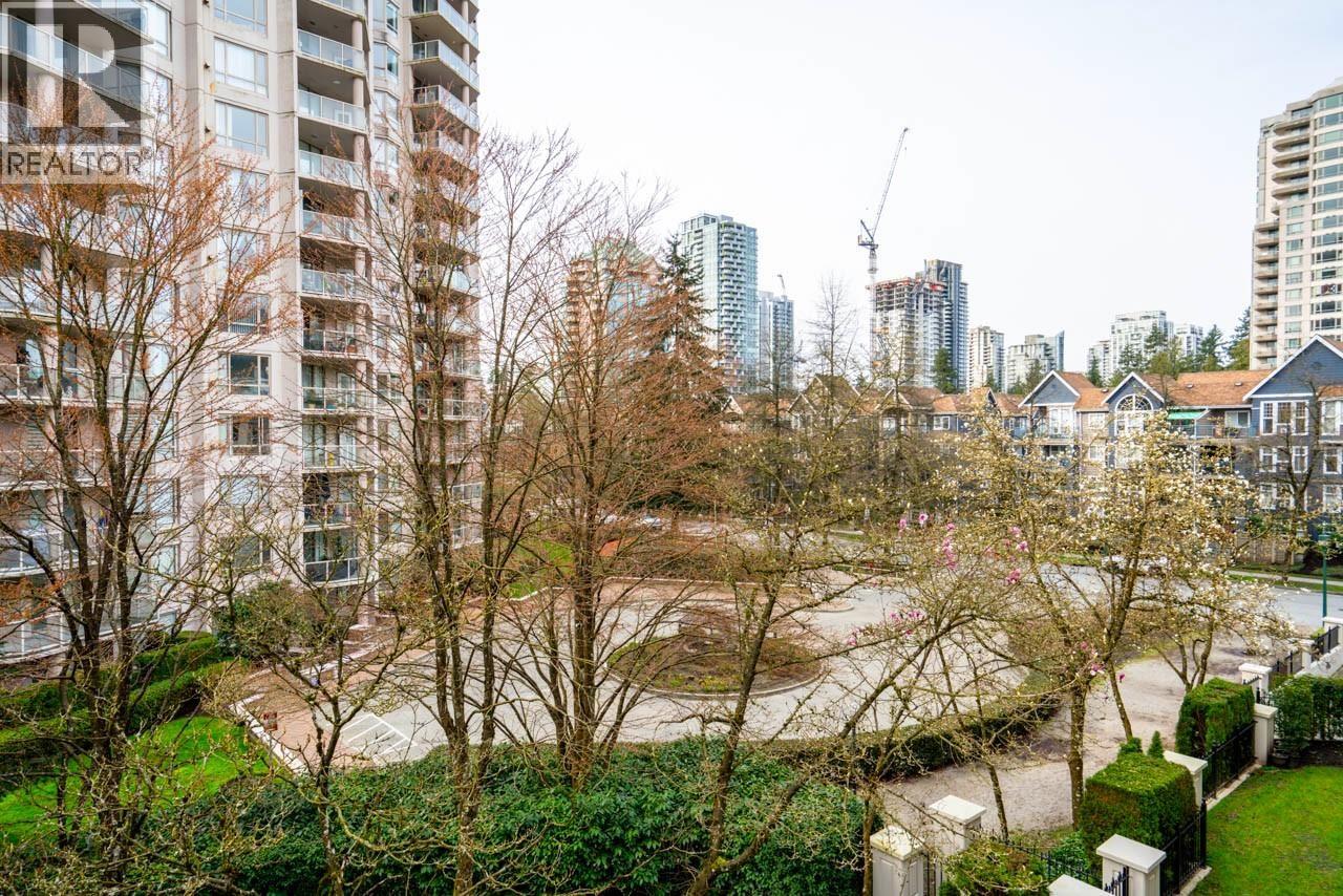 313 3098 GUILDFORD WAY, Coquitlam