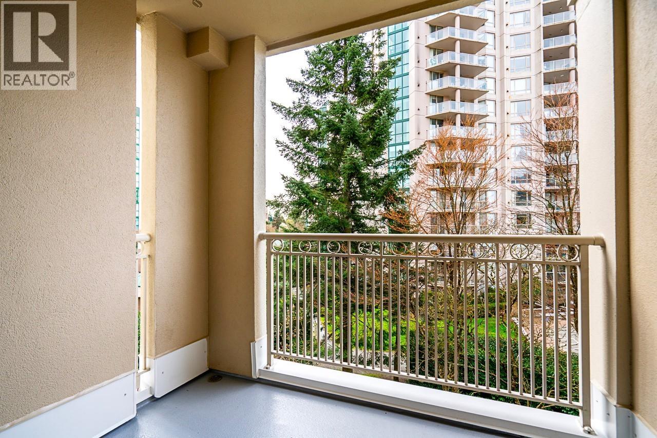 313 3098 GUILDFORD WAY, Coquitlam