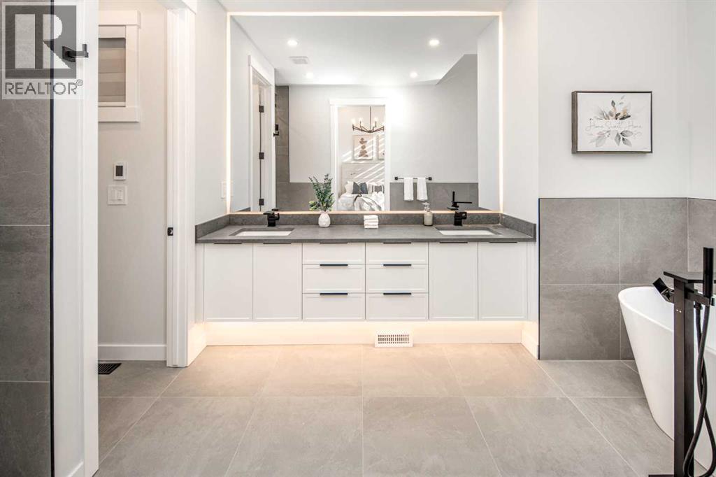 Single Family House for Sale in   Avenue NE Renfrew Calgary 