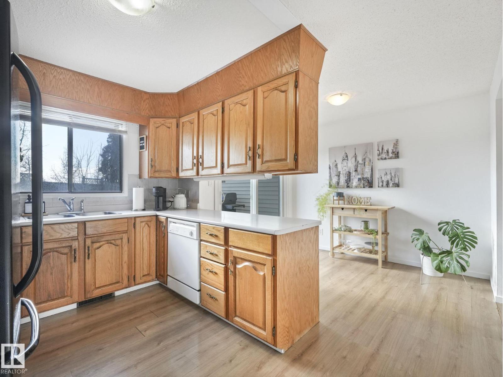 12219 25 AV NW, Edmonton