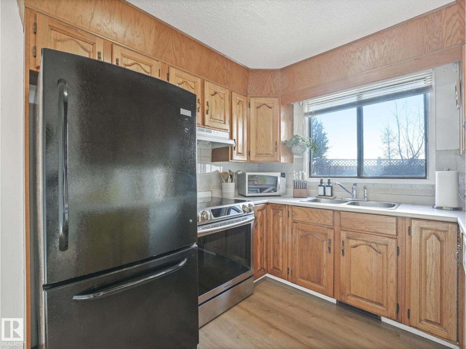 12219 25 AV NW, Edmonton