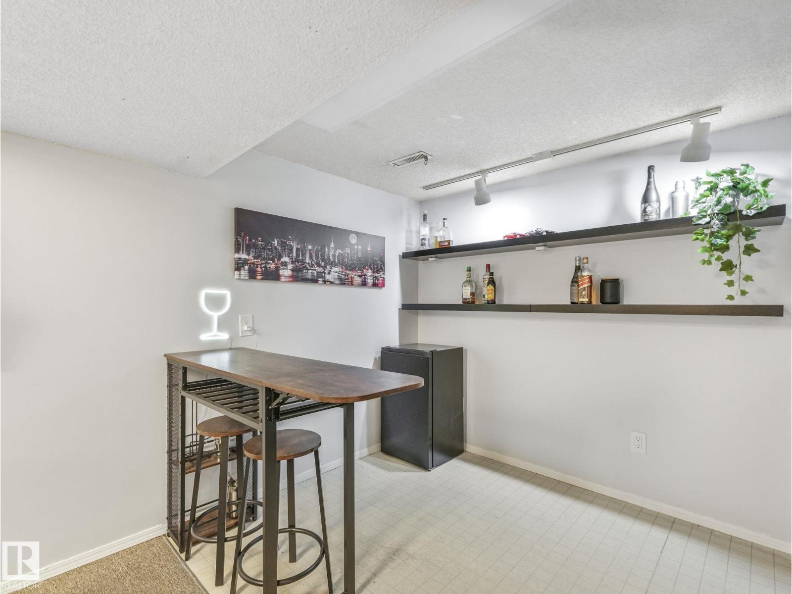 12219 25 AV NW, Edmonton