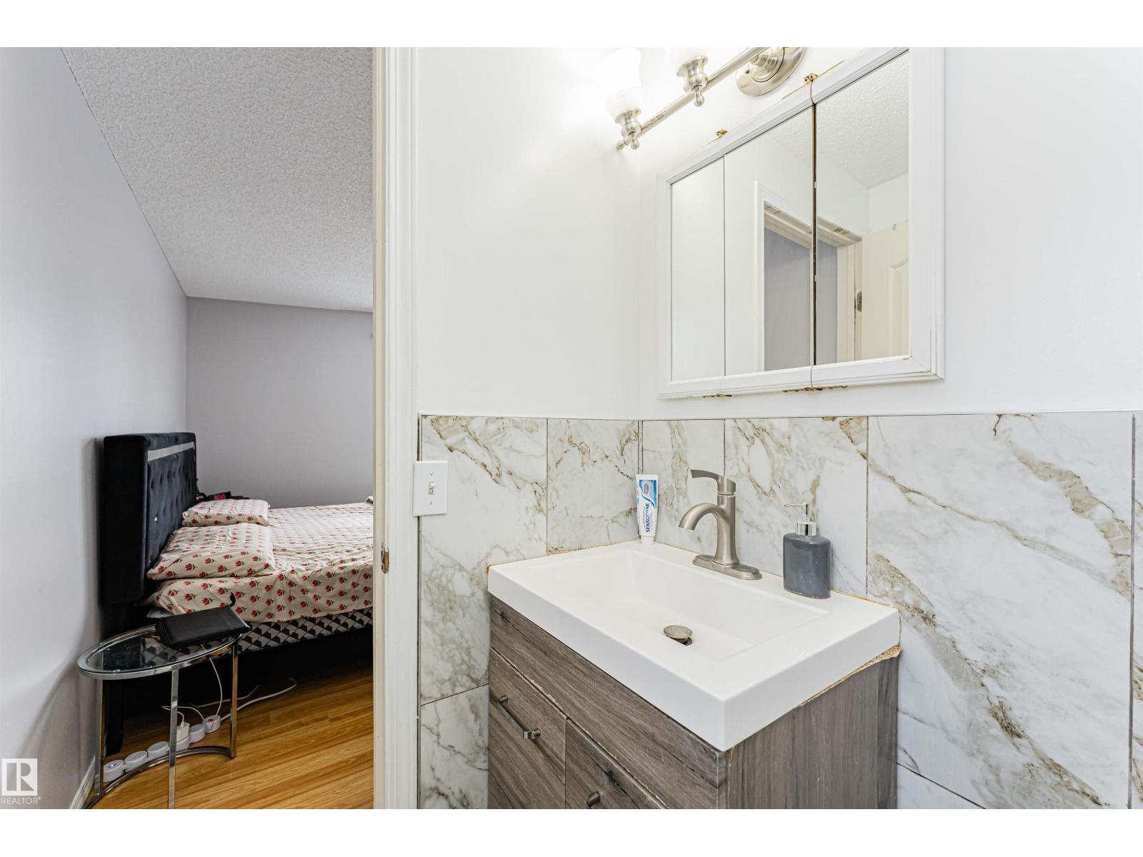 10412 39 AV NW, Edmonton