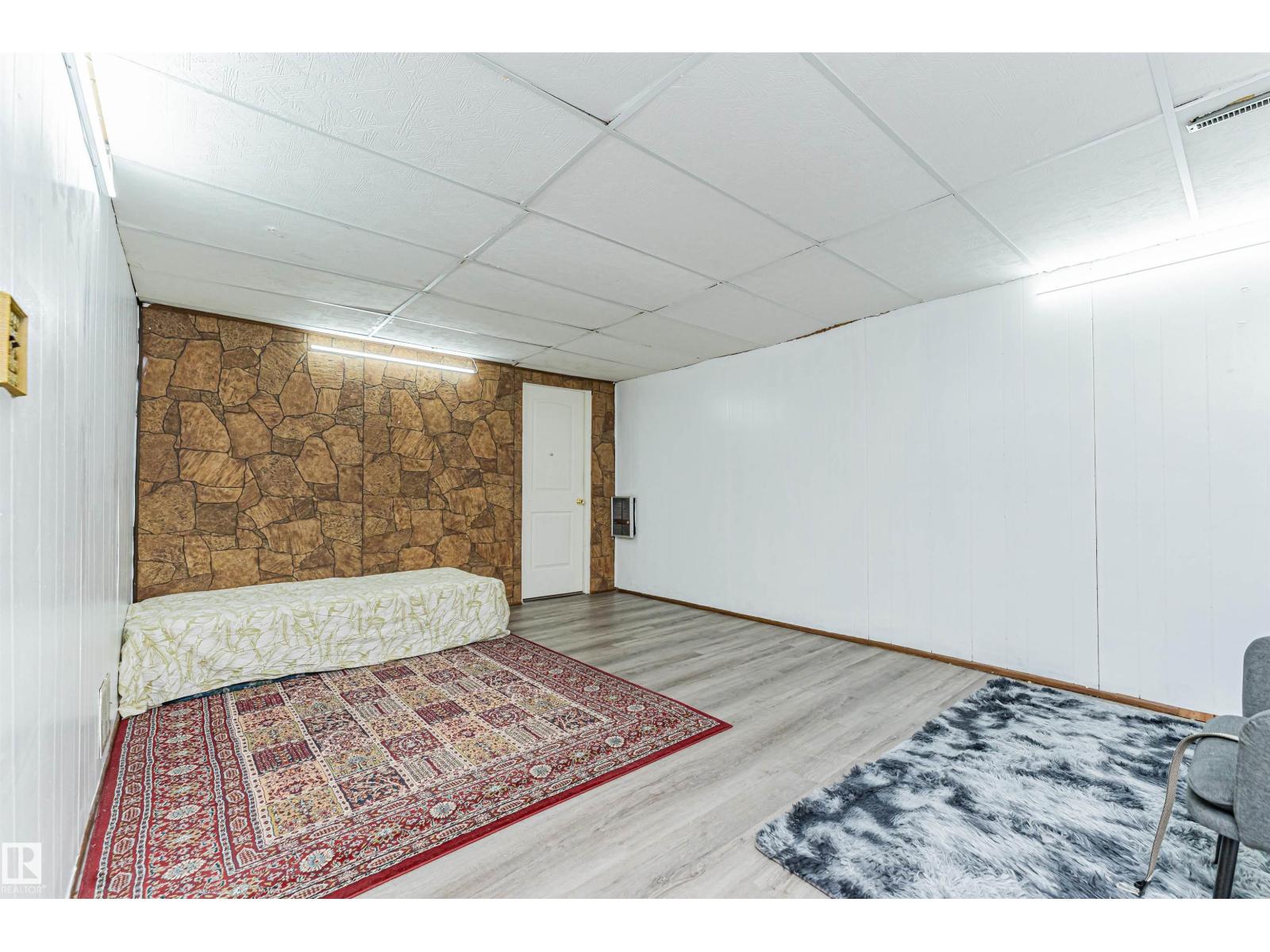 10412 39 AV NW, Edmonton