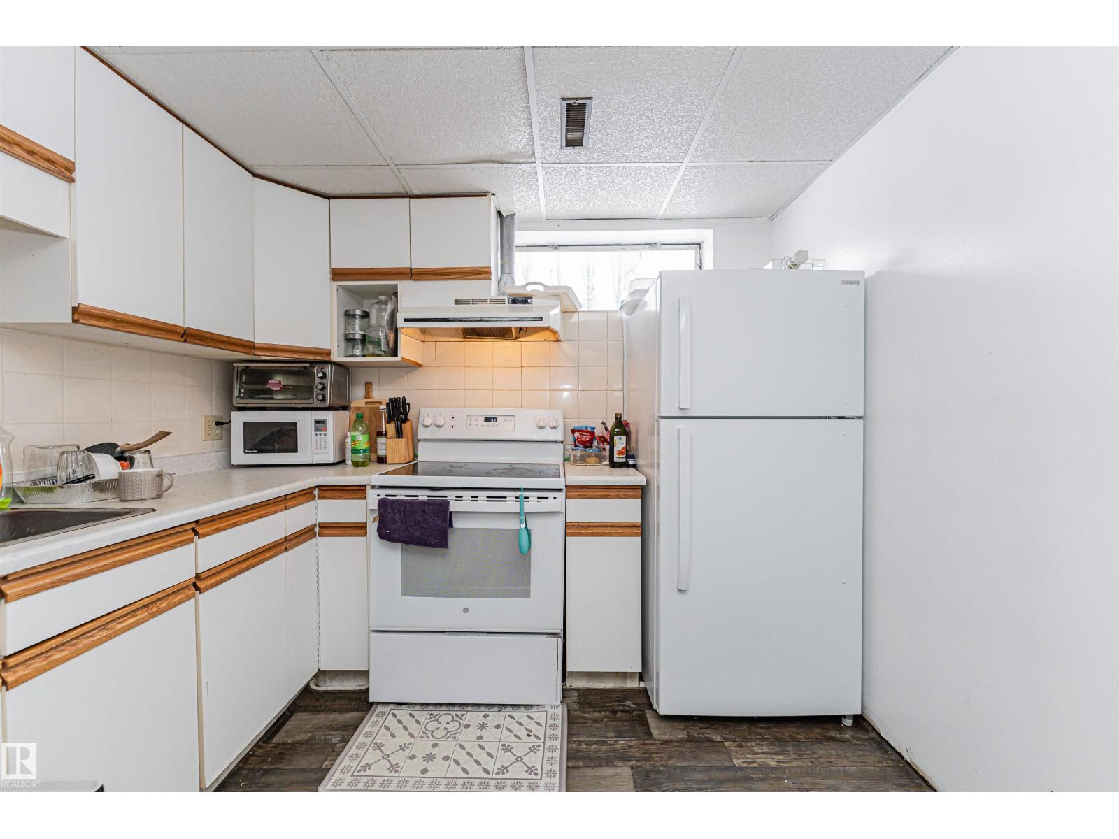 10412 39 AV NW, Edmonton