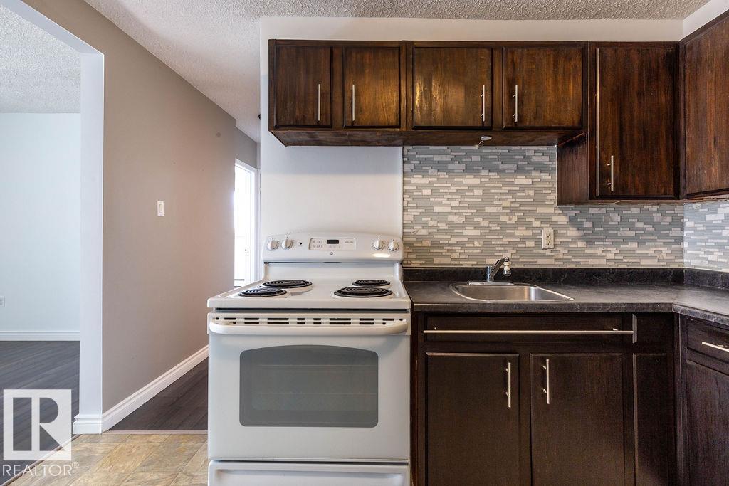 #7 15431 93 AV NW, Edmonton