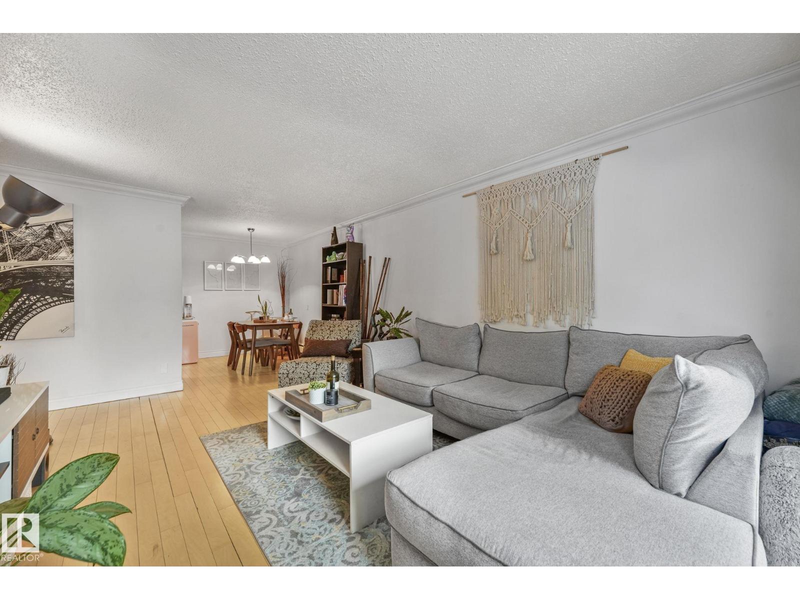 #303 10165 113 ST NW - 4
