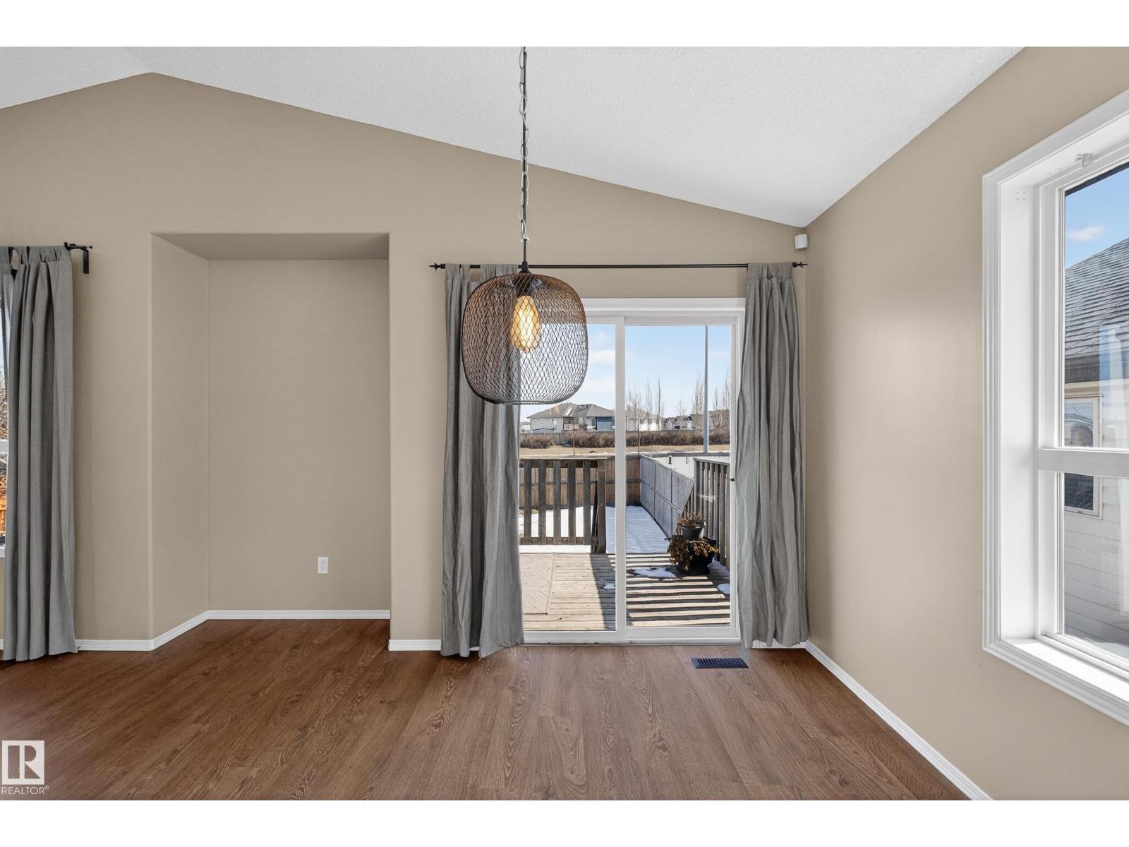 3779 18 ST NW, Edmonton