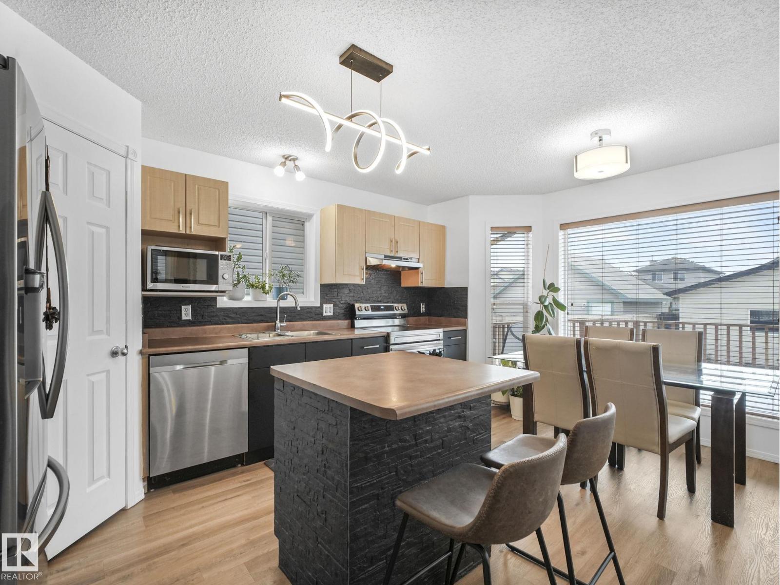 21360 88 AV NW, Edmonton