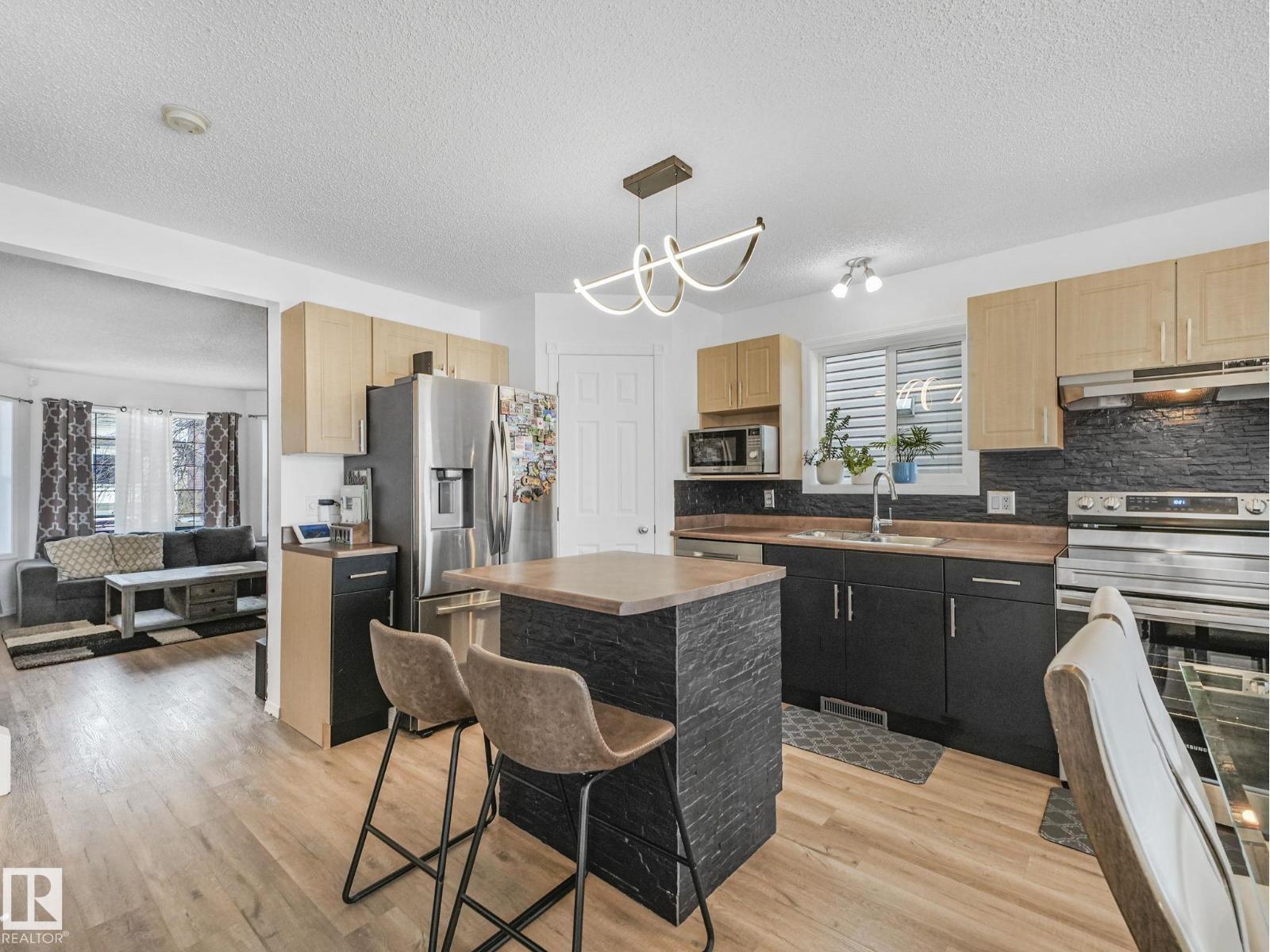21360 88 AV NW, Edmonton