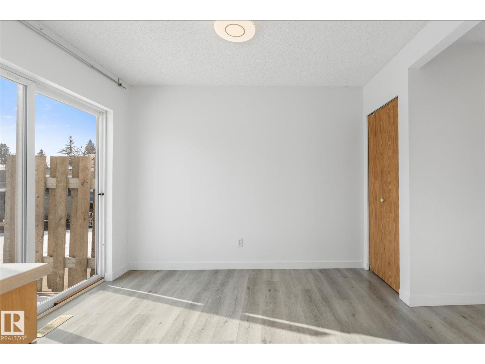 #805 610 KING ST - 10