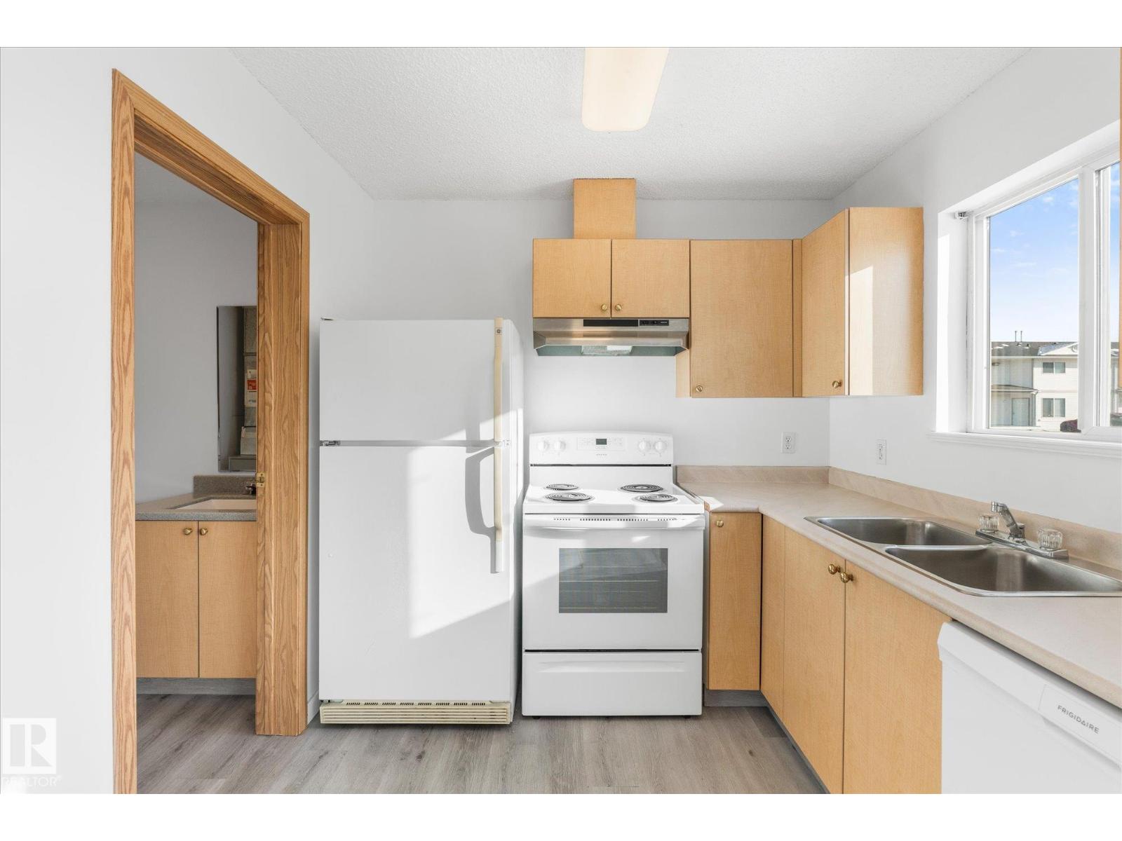 #805 610 KING ST - 14