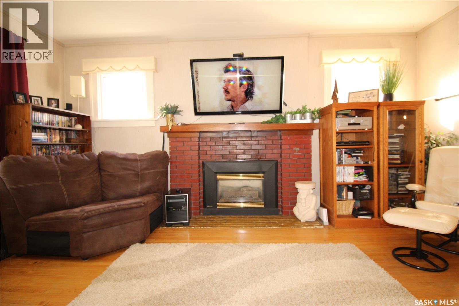 663 2nd STREET E - 13