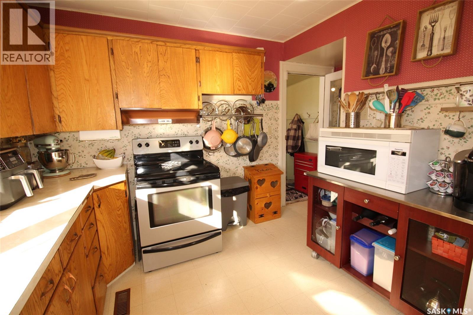 663 2nd STREET E - 20