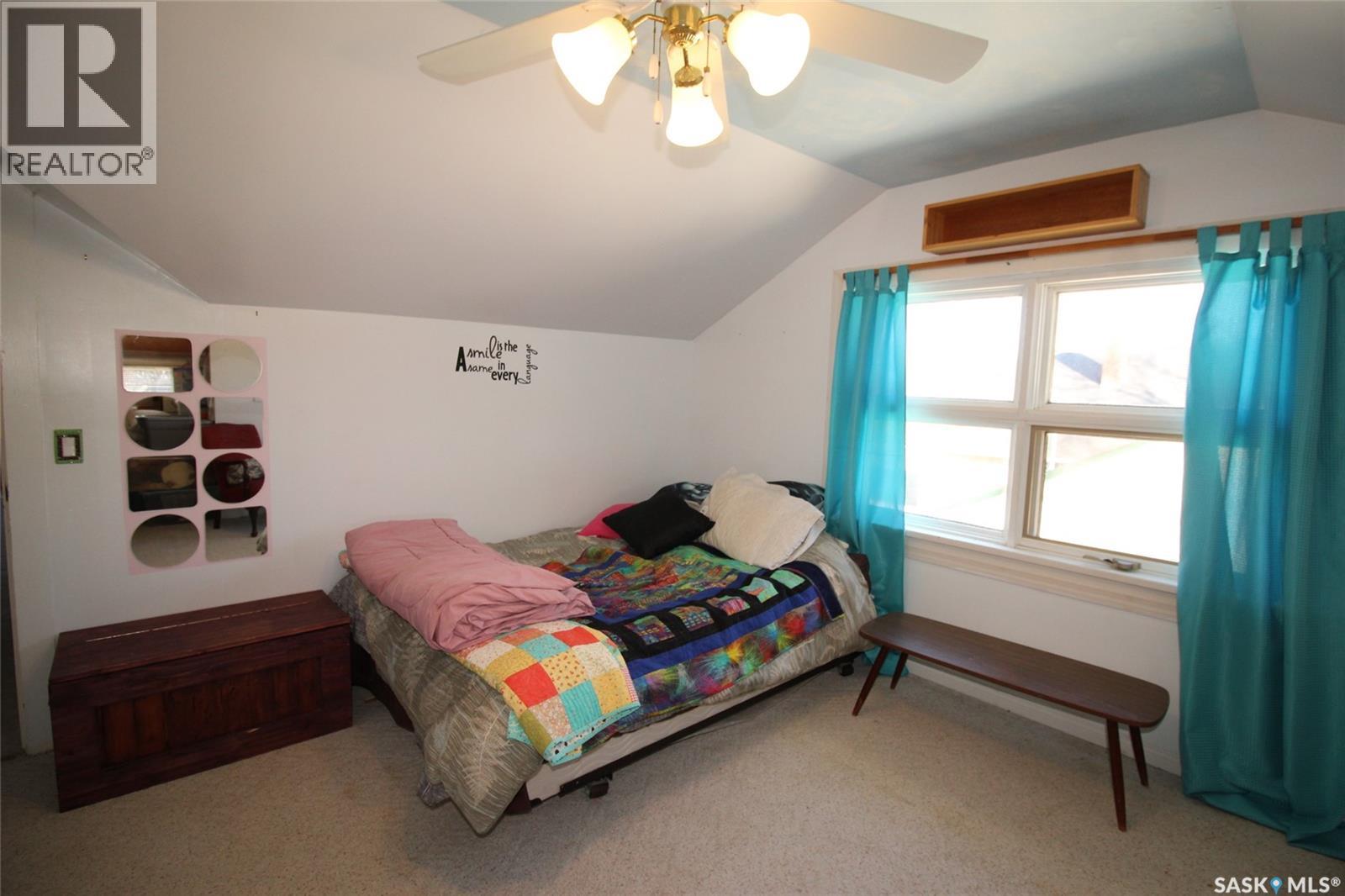663 2nd STREET E - 28