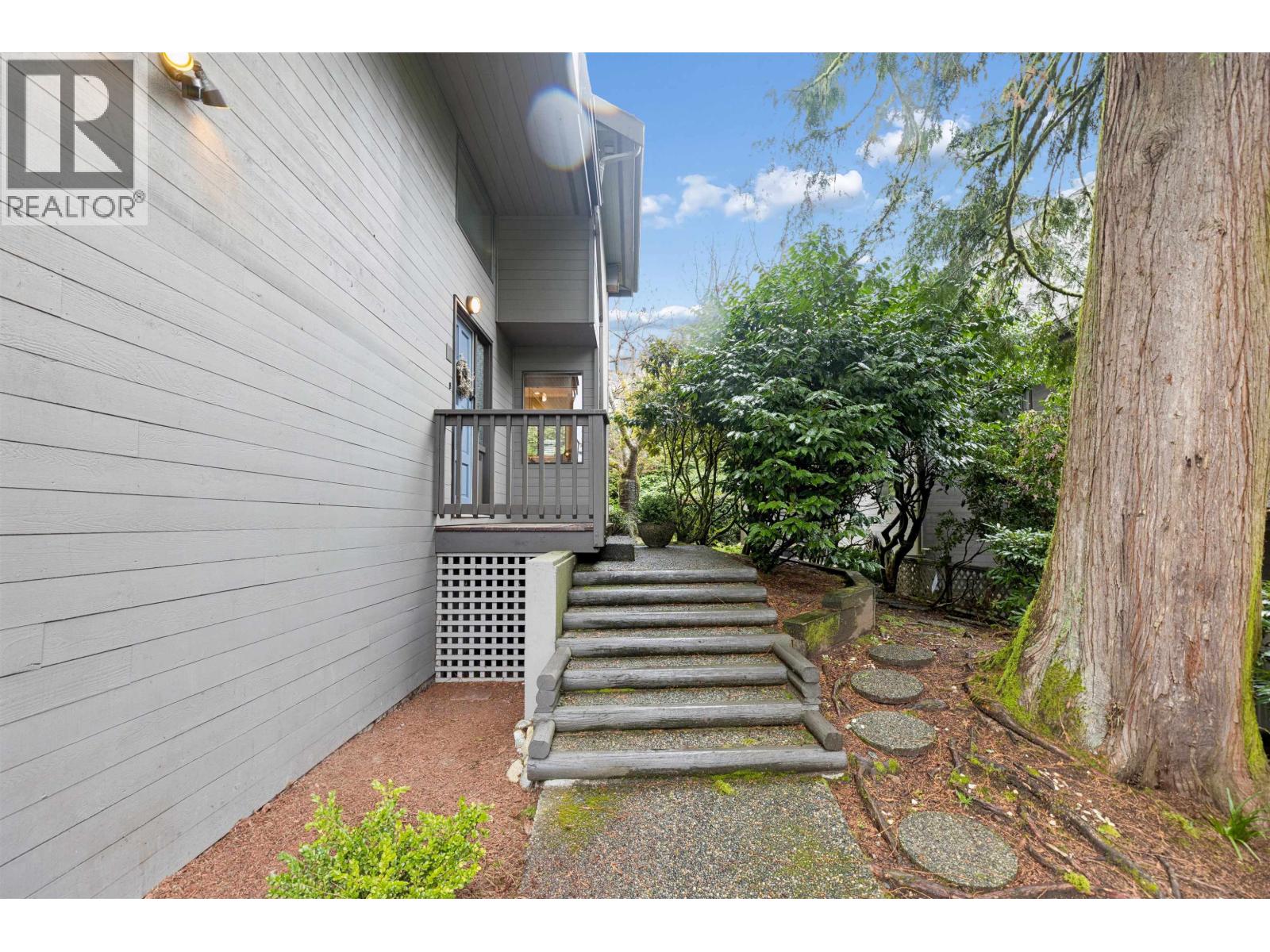 4306 NAUGHTON AVENUE, North Vancouver