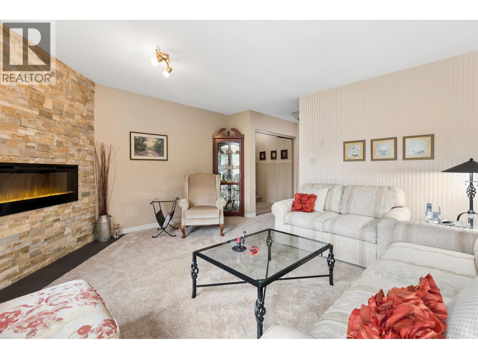 4306 NAUGHTON AVENUE, North Vancouver