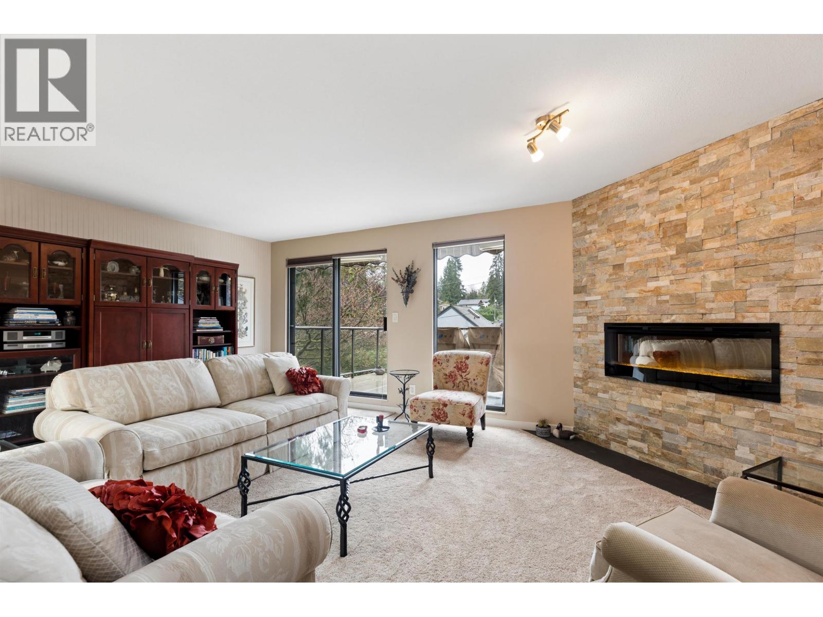 4306 NAUGHTON AVENUE, North Vancouver