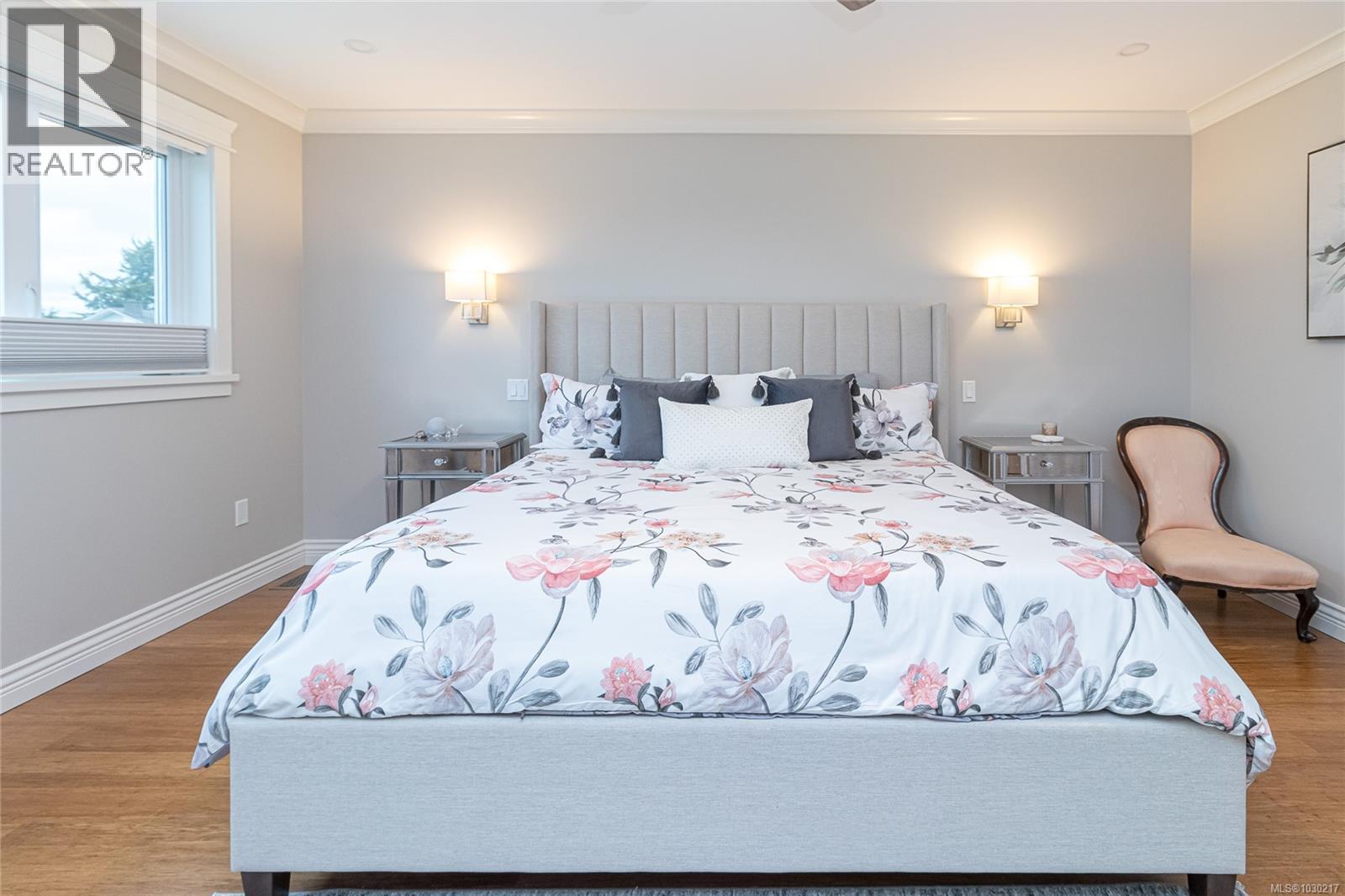 1894 SEABOARD CRES - 10