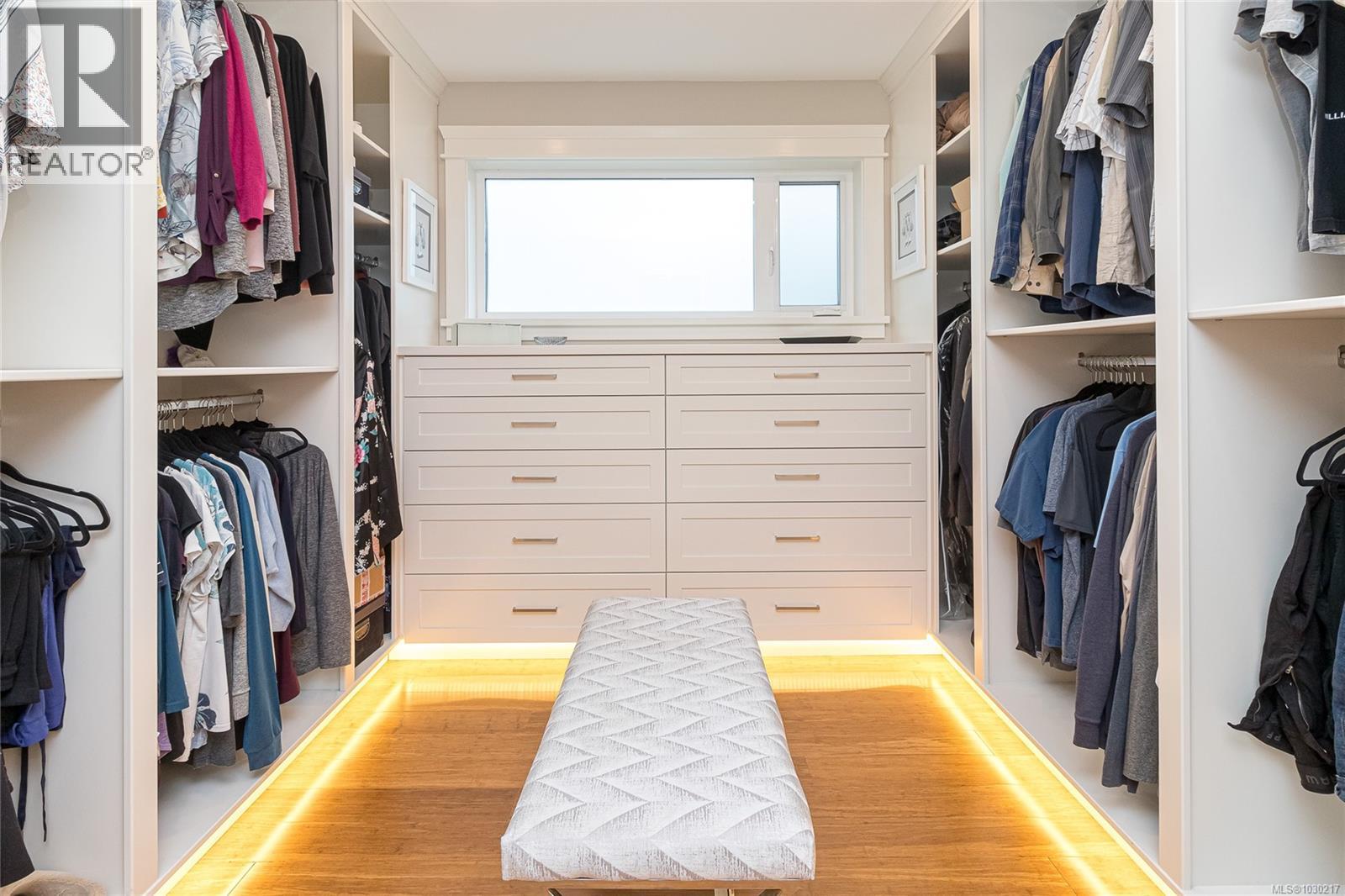 1894 SEABOARD CRES - 13