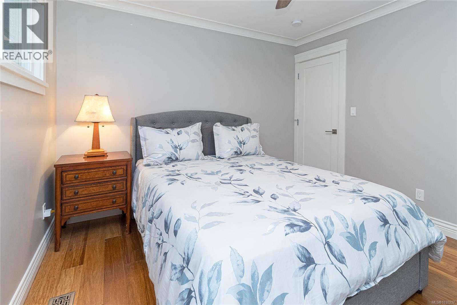 1894 SEABOARD CRES - 16