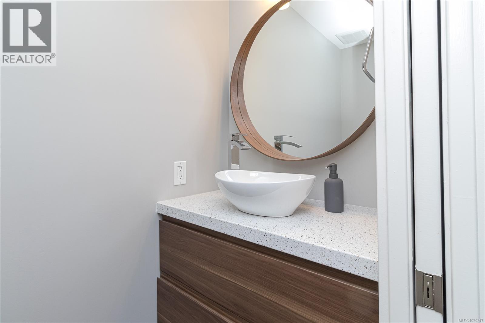 1894 SEABOARD CRES - 17