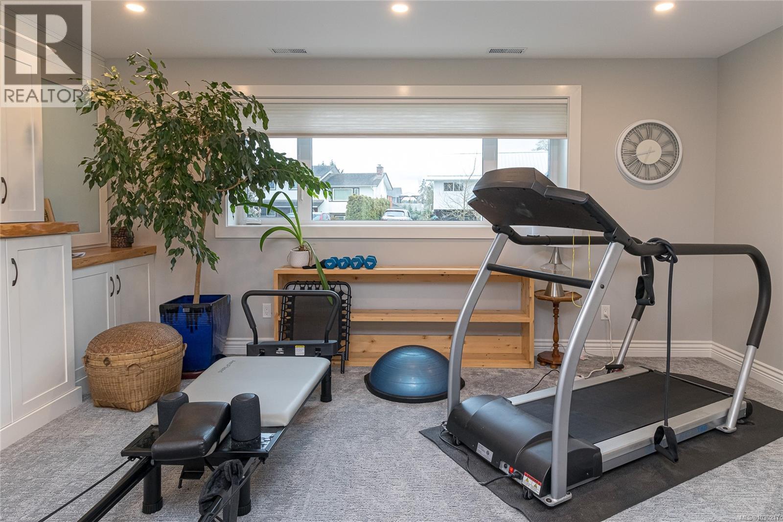 1894 SEABOARD CRES - 20