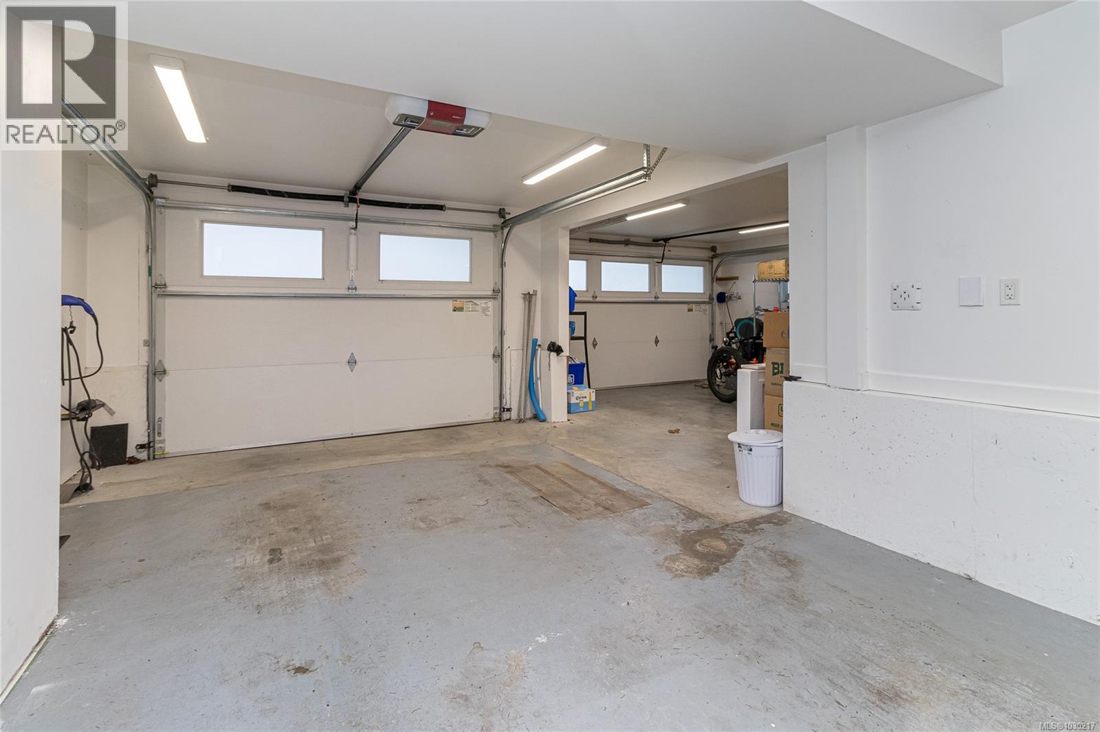 1894 SEABOARD CRES - 22