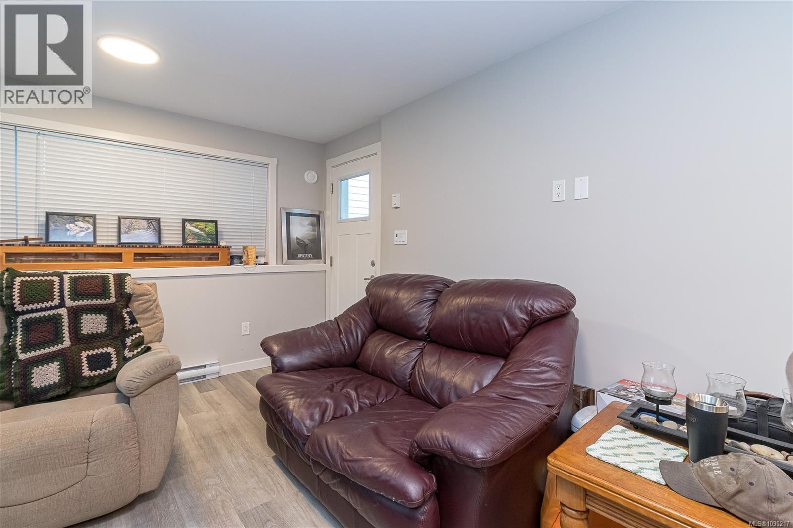 1894 SEABOARD CRES - 23