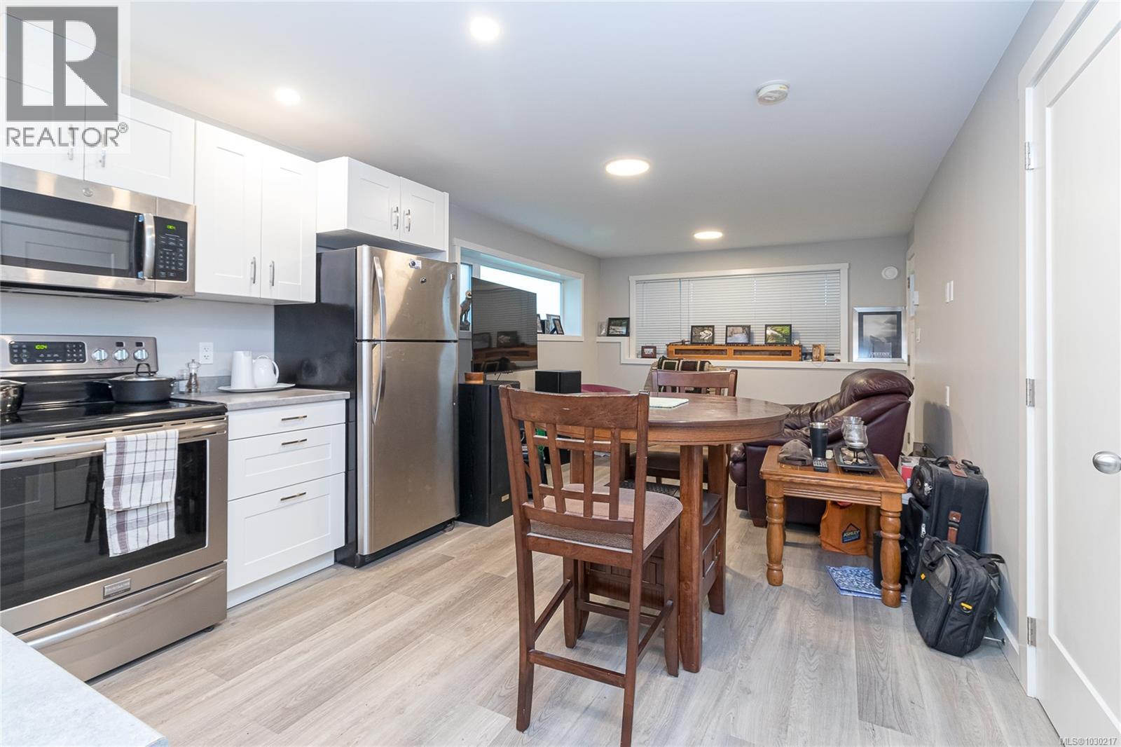 1894 SEABOARD CRES - 24