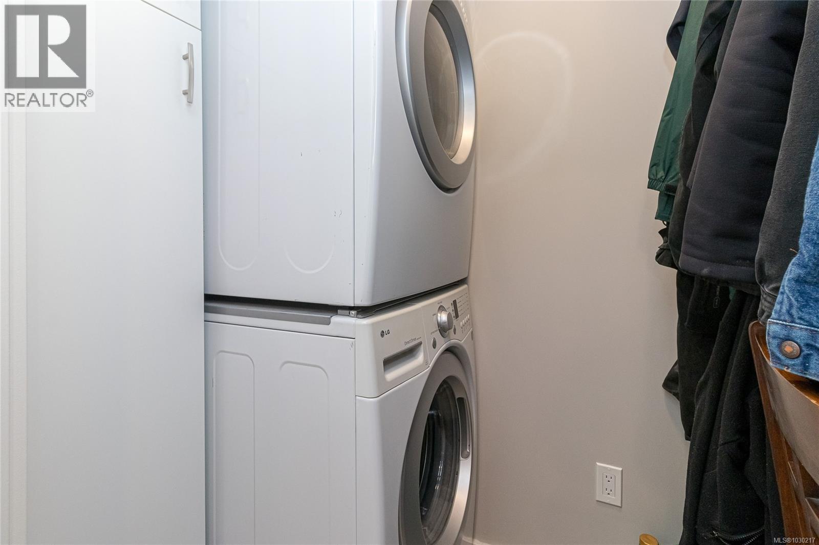 1894 SEABOARD CRES - 28