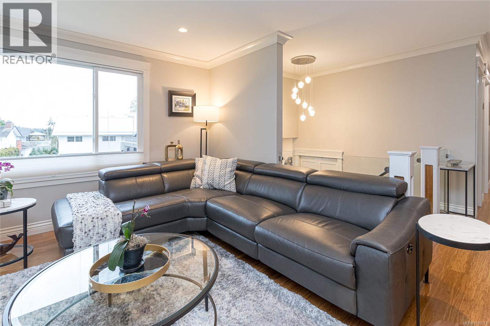 1894 SEABOARD CRES - Image 3