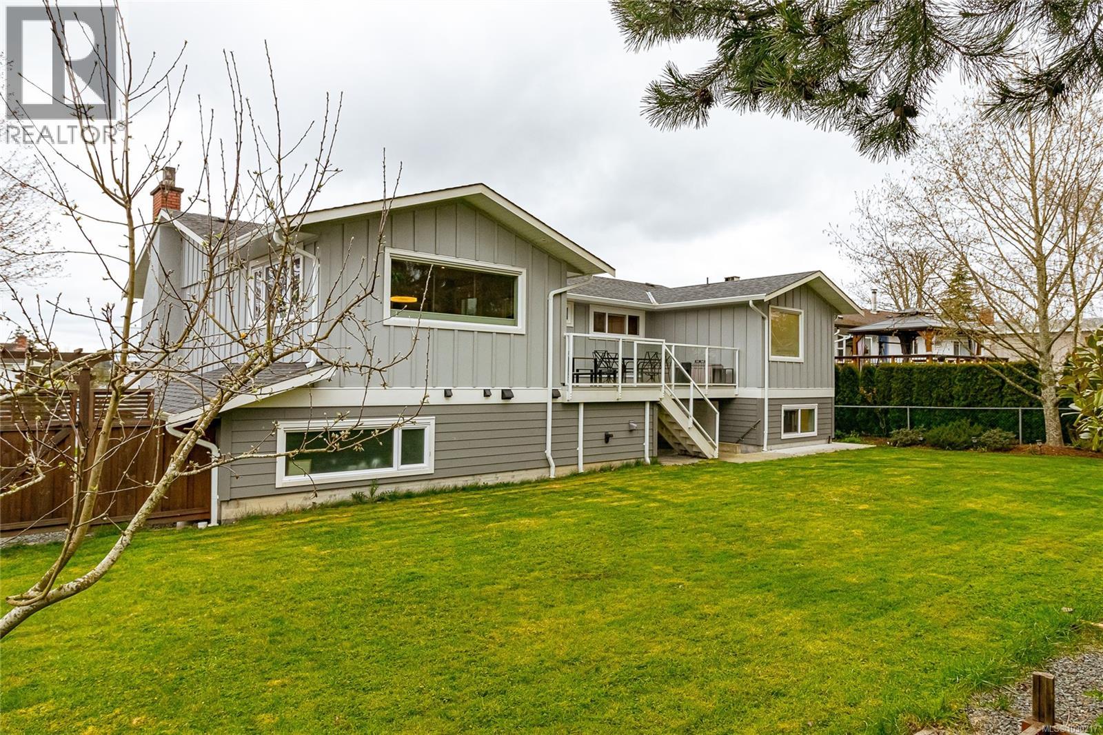 1894 SEABOARD CRES - 30