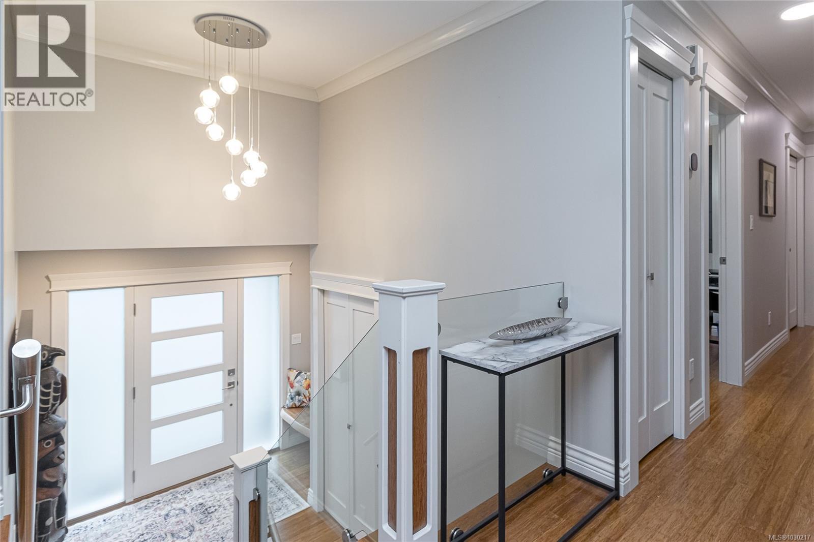 1894 SEABOARD CRES - 8