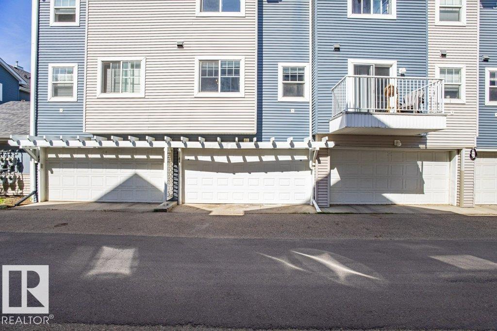 #41 8304 11 AV SW, Edmonton