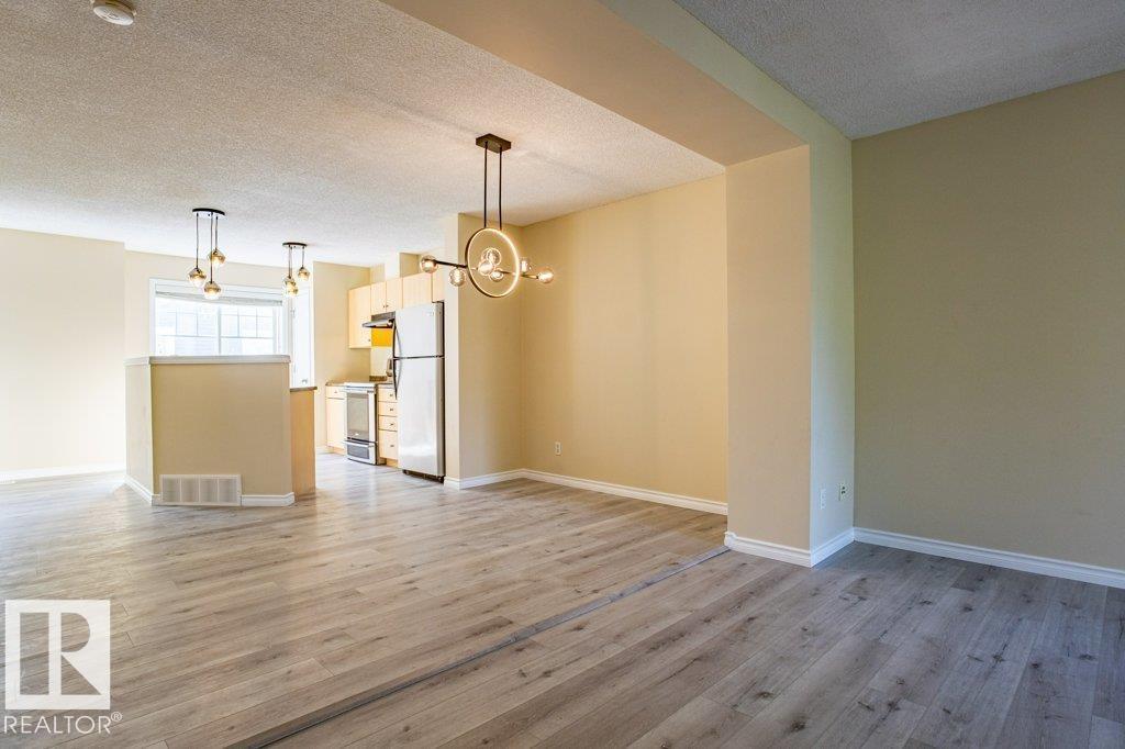 #41 8304 11 AV SW, Edmonton