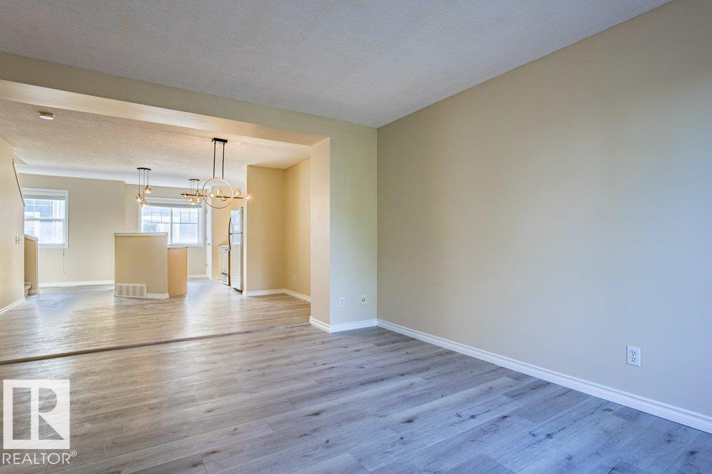 #41 8304 11 AV SW, Edmonton