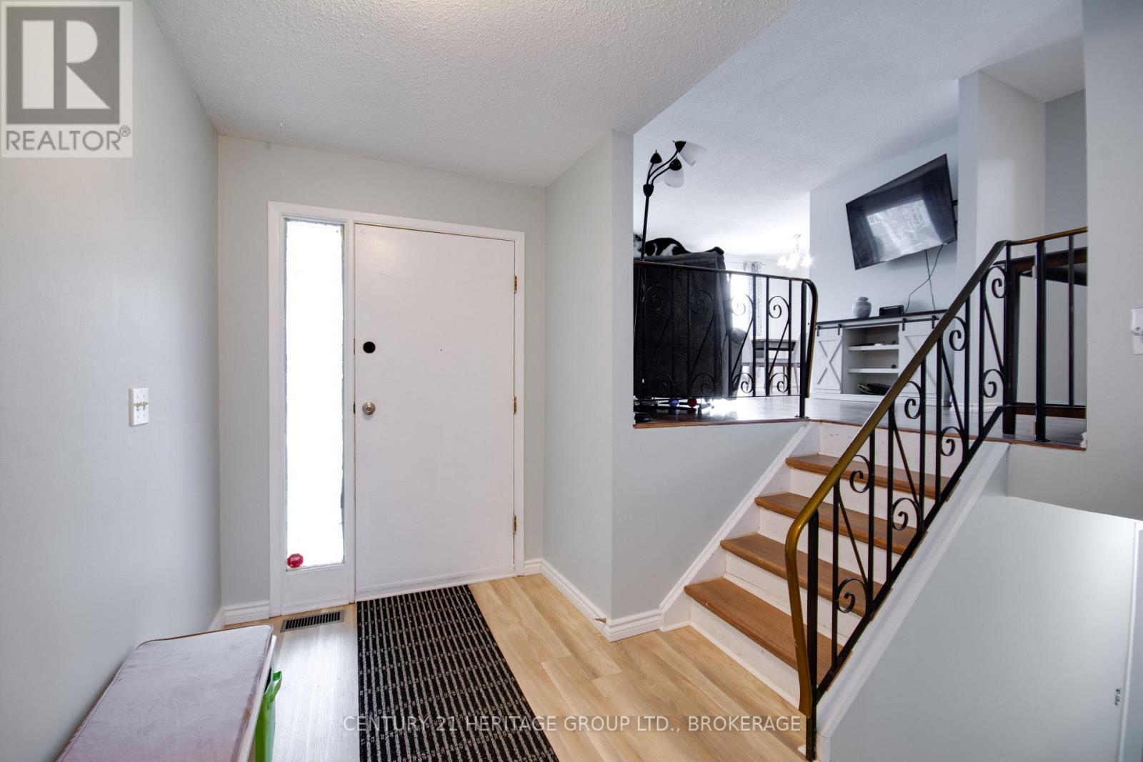 805 KIMBERLEY STREET - 3