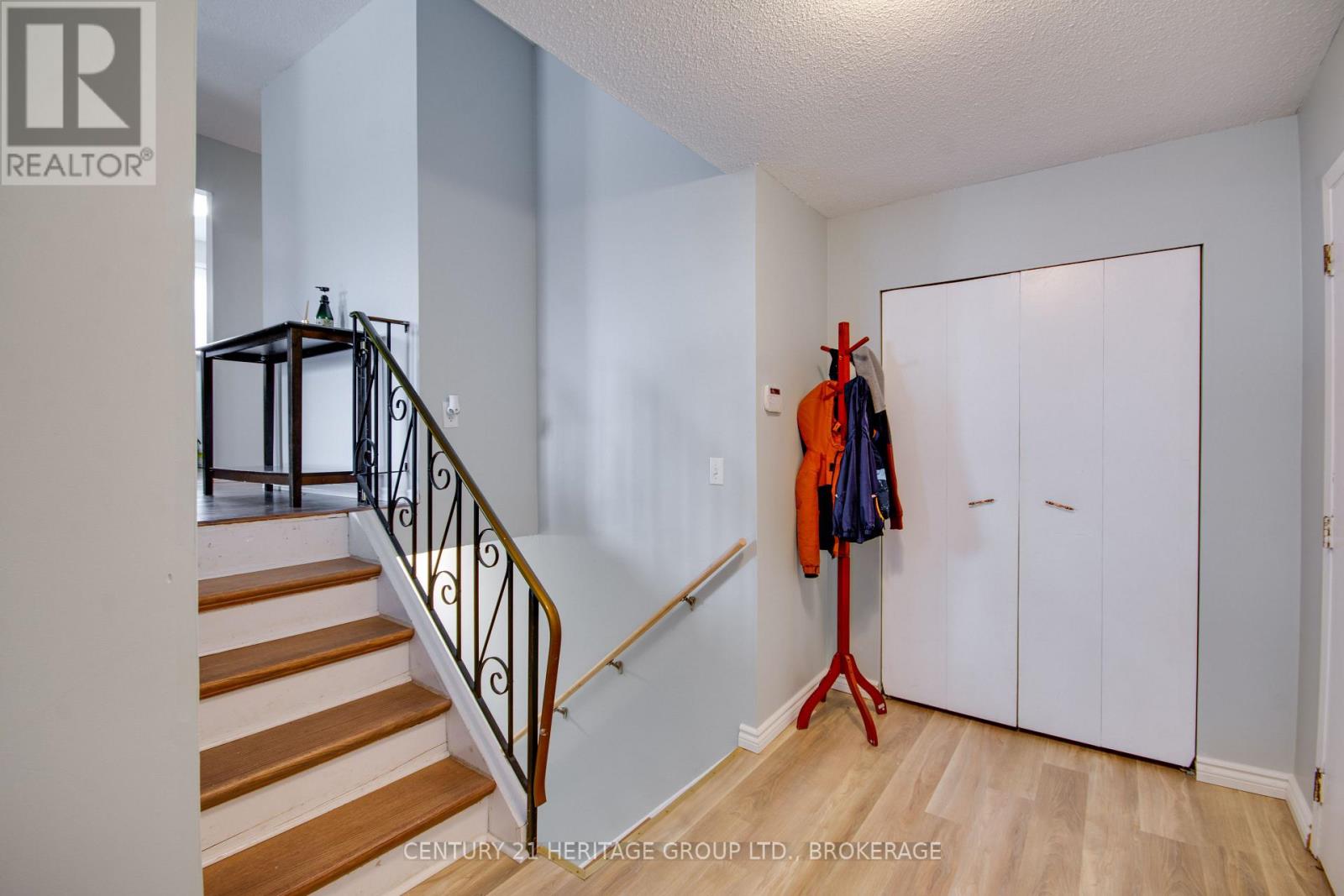 805 KIMBERLEY STREET - 4