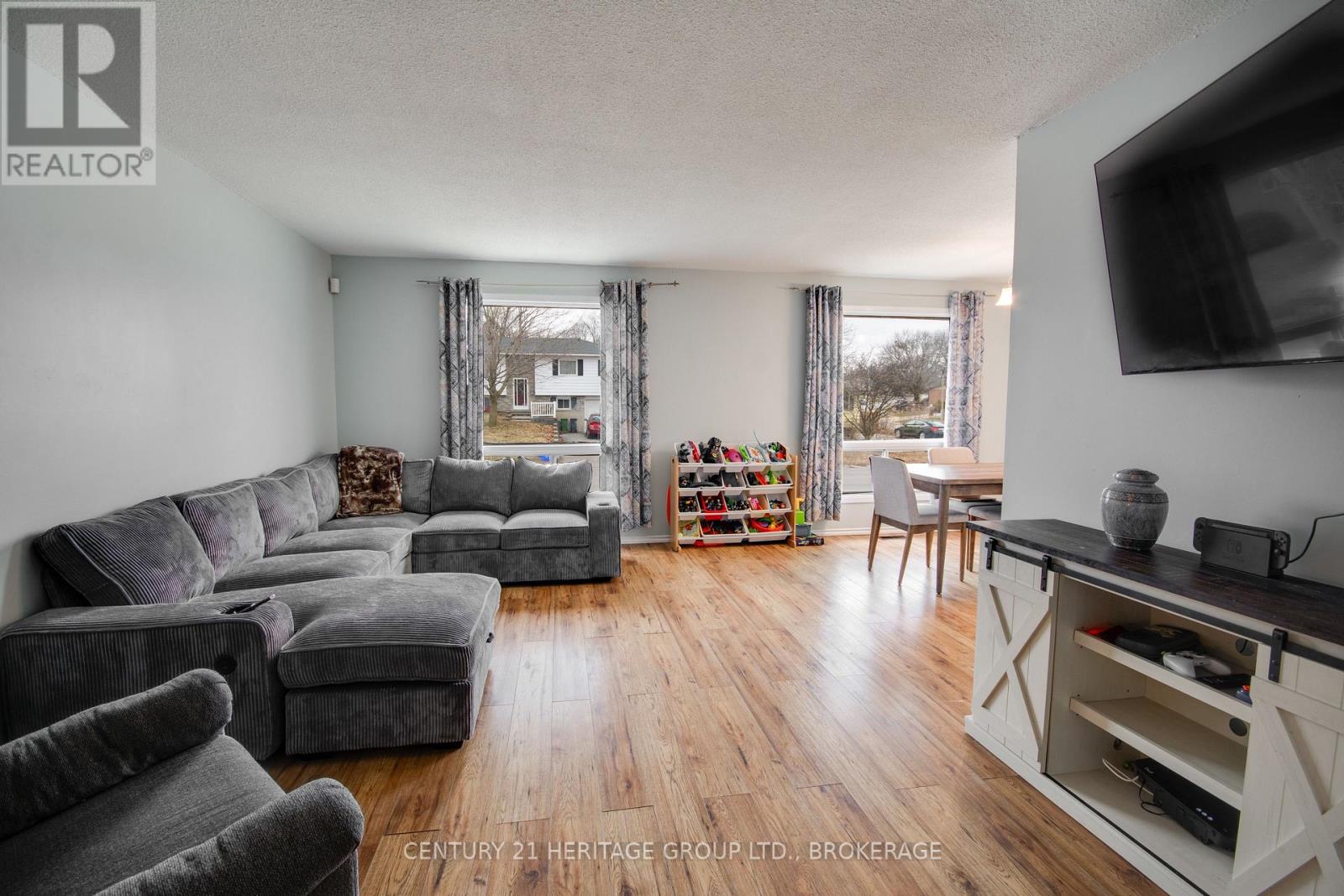 805 KIMBERLEY STREET - 5