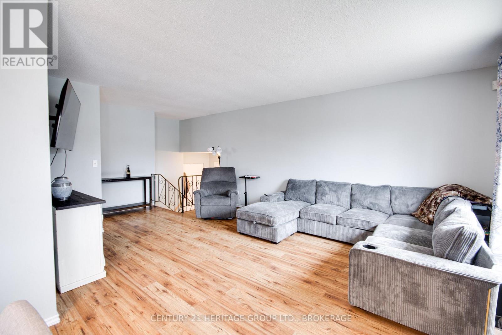 805 KIMBERLEY STREET - 6