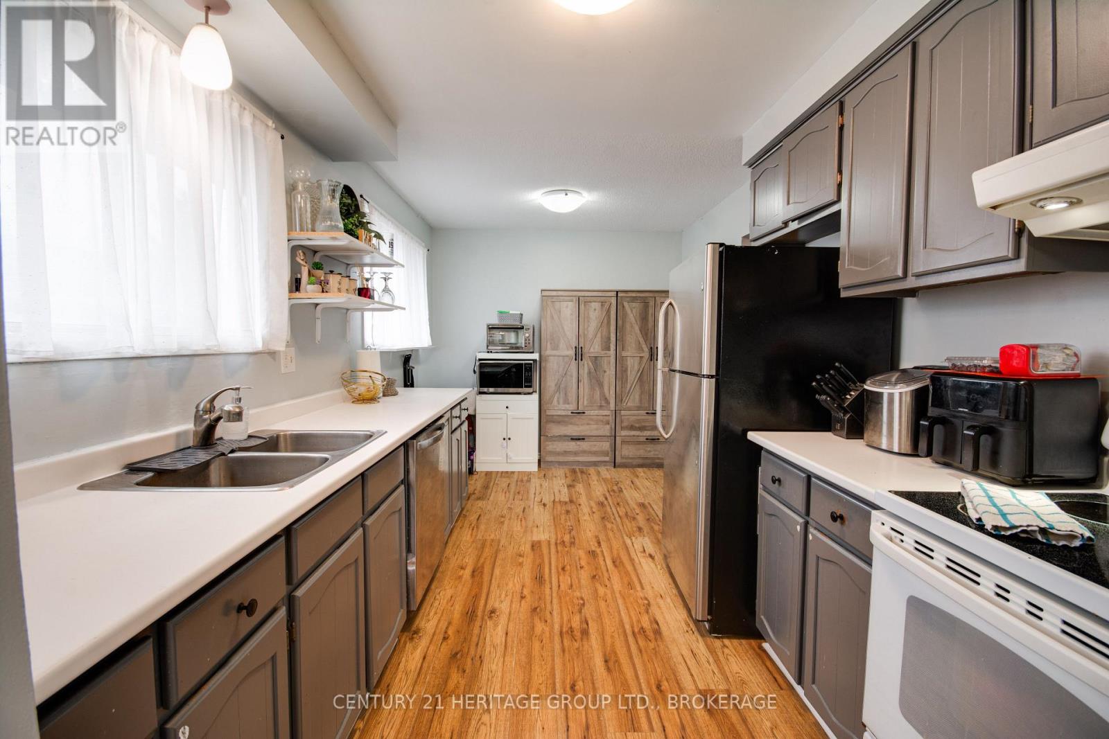 805 KIMBERLEY STREET - 8