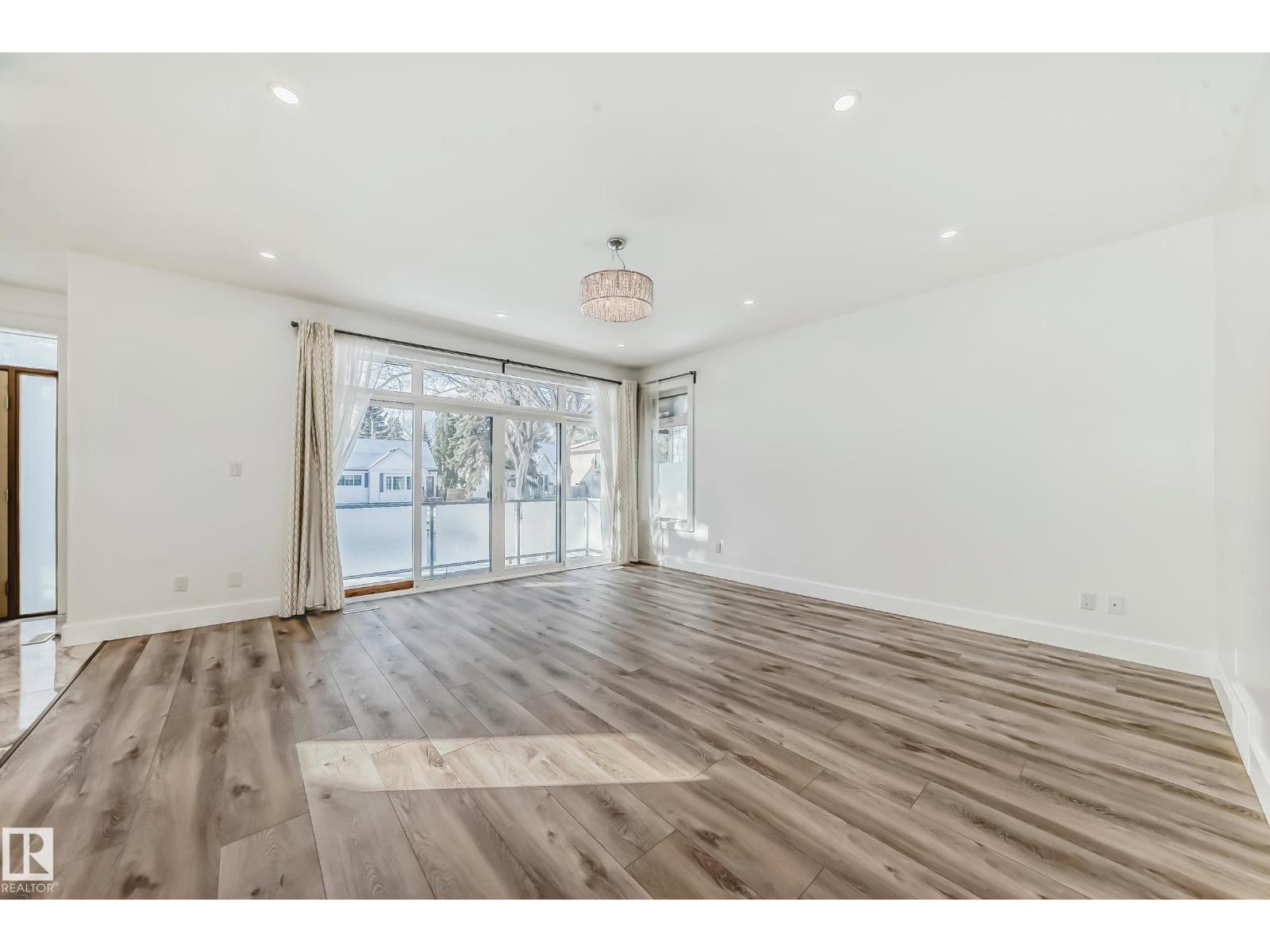 10506 68 AV NW, Edmonton