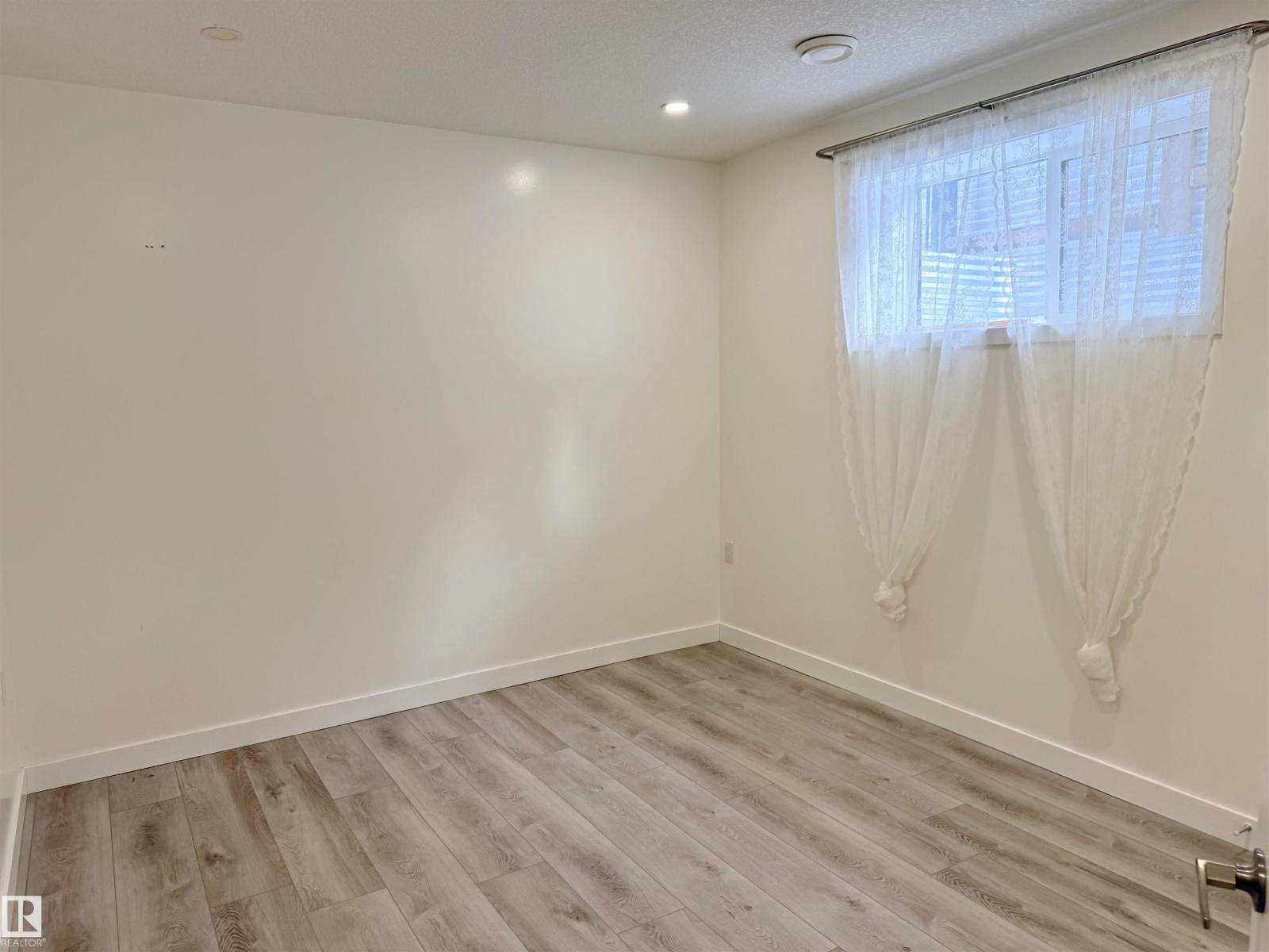 10506 68 AV NW, Edmonton