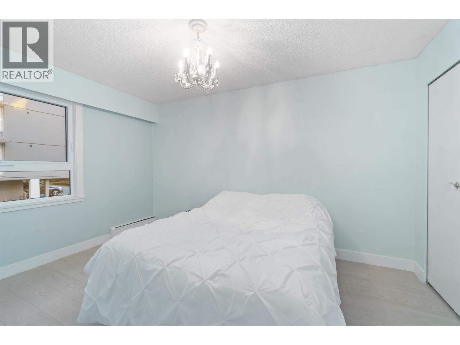 206 1340 DUCHESS AVENUE, West Vancouver