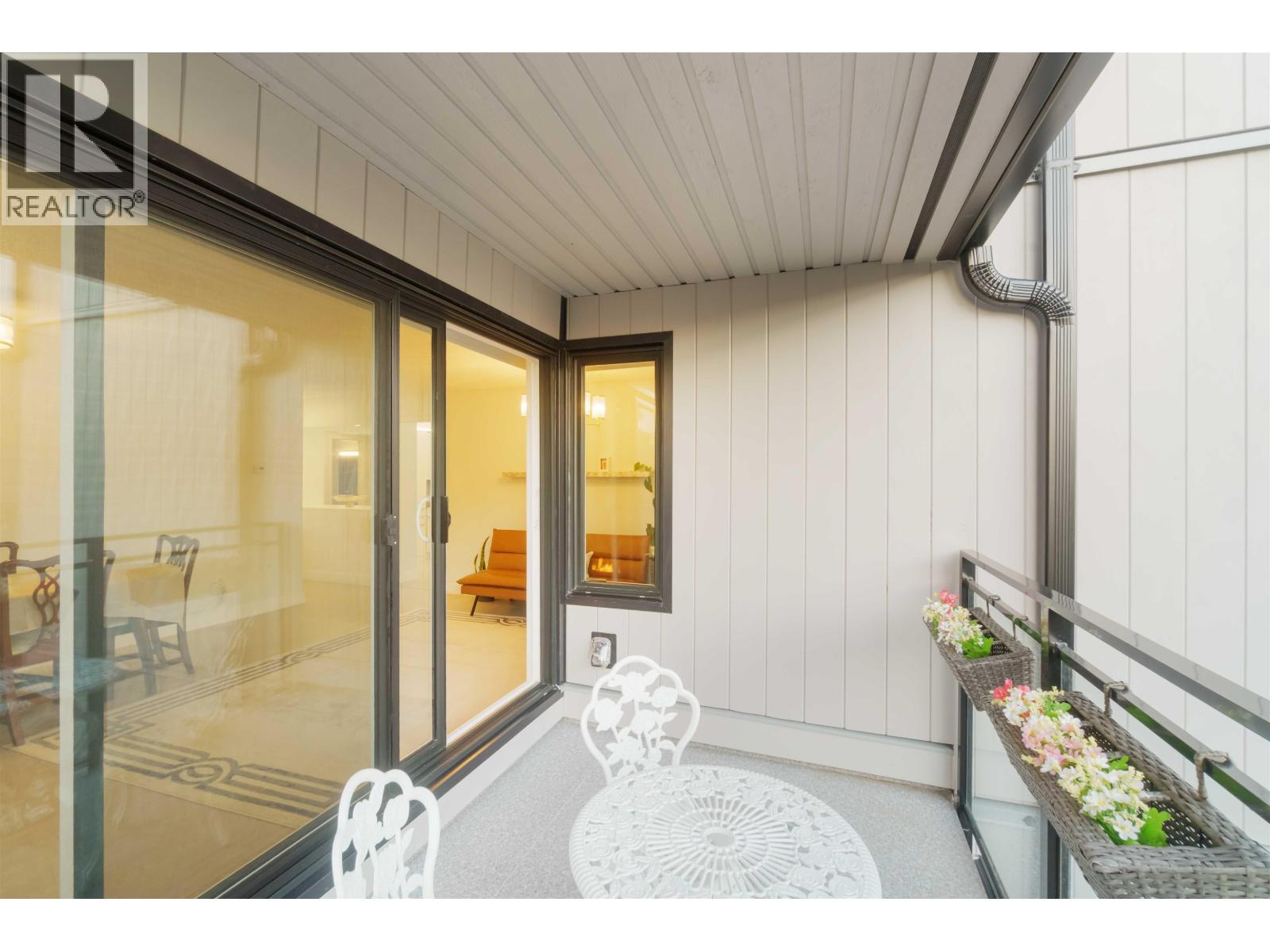 206 1340 DUCHESS AVENUE, West Vancouver